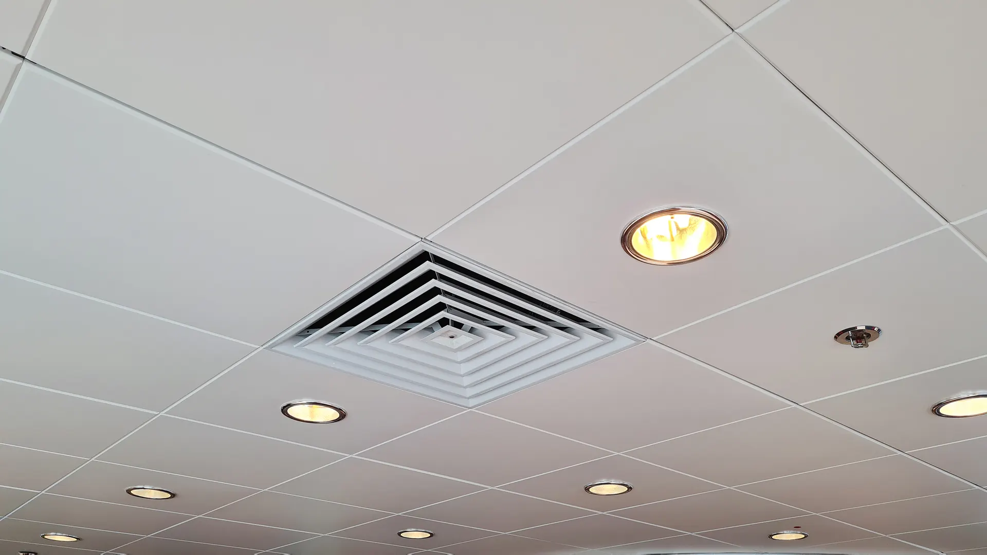 Clean ceiling air vent